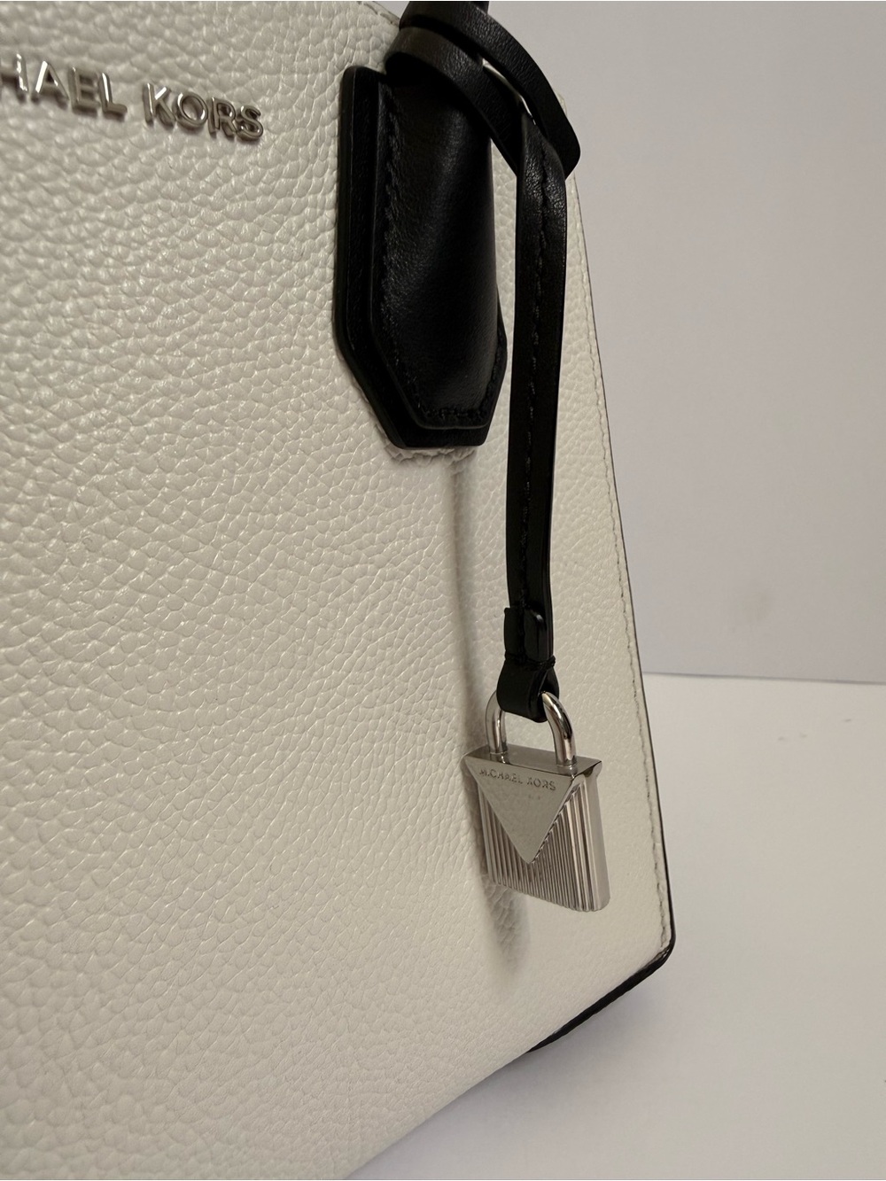 NWT Michael Kors Mercer Pebbled Leather Colorblock Satchel/Cross Body White Navy - Picture 4 of 13